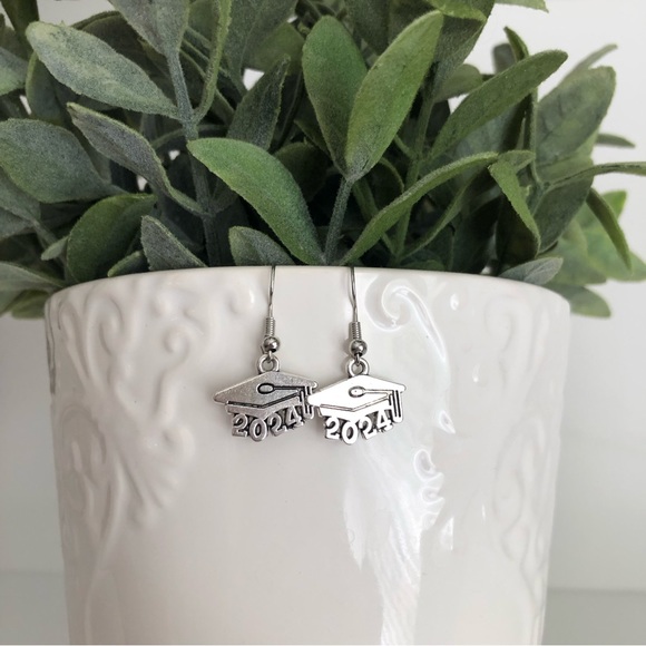 New 2024 Graduation Dangle Drop Handmade Earrings Prom Gift for Grad Teacher - Picture 6 of 6